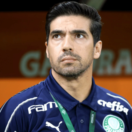 Abel Ferreira doa cachê de campanha e transforma publicidade em solidariedade